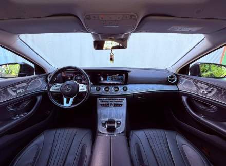 Mercedes-Benz - CLS
