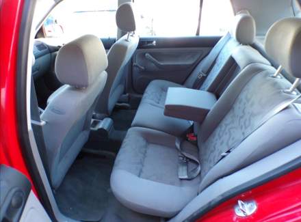 Volkswagen - Golf