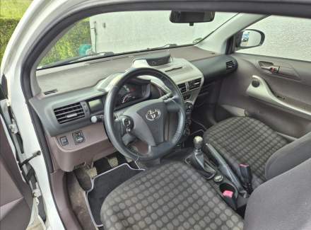 Toyota - iQ