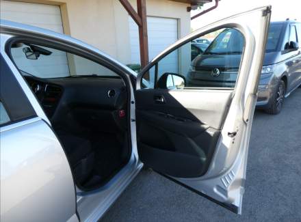Peugeot - 5008
