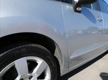 Peugeot - 5008
