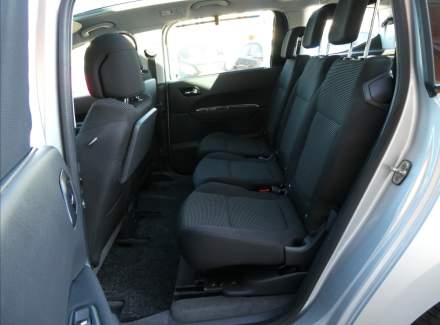 Peugeot - 5008