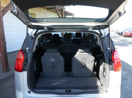 Peugeot - 5008