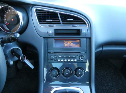 Peugeot - 5008