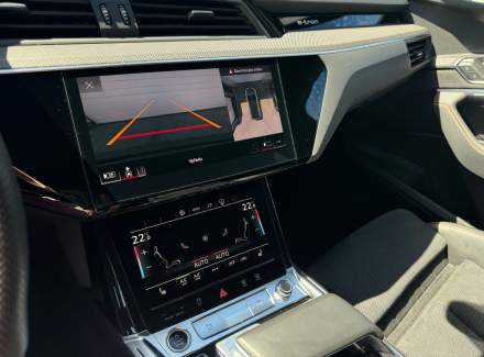 Audi - E-tron