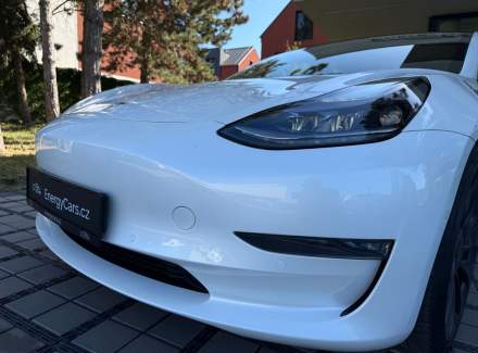 Tesla - Model 3