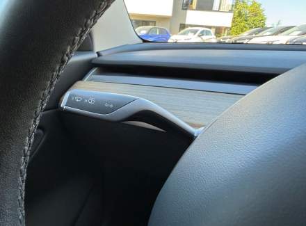 Tesla - Model 3