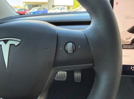 Tesla - Model 3