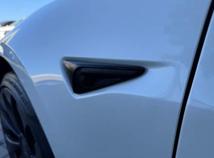Tesla - Model 3