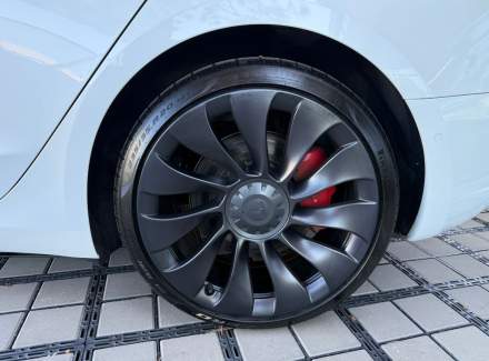 Tesla - Model 3