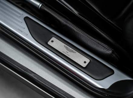 Aston Martin - DB9