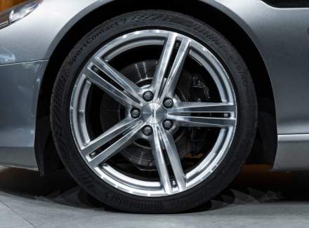 Aston Martin - DB9