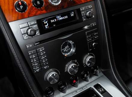Aston Martin - DB9