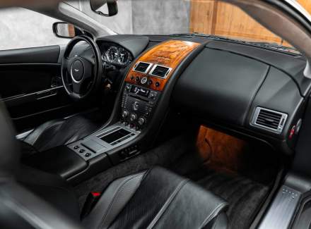 Aston Martin - DB9