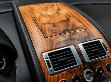 Aston Martin - DB9