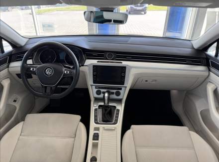 Volkswagen - Passat