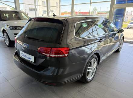 Volkswagen - Passat