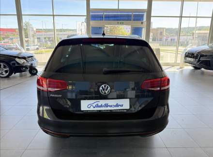 Volkswagen - Passat
