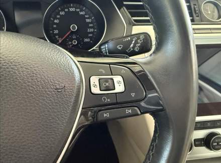Volkswagen - Passat