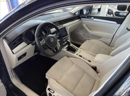 Volkswagen - Passat