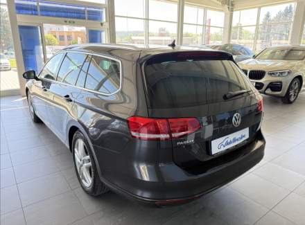Volkswagen - Passat