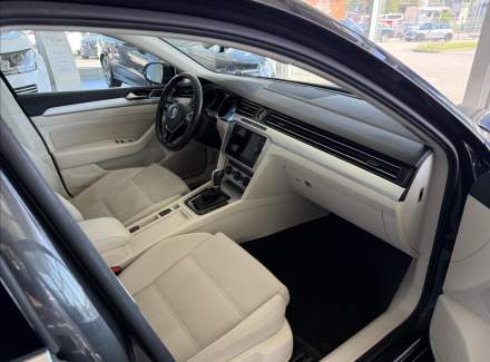 Volkswagen - Passat