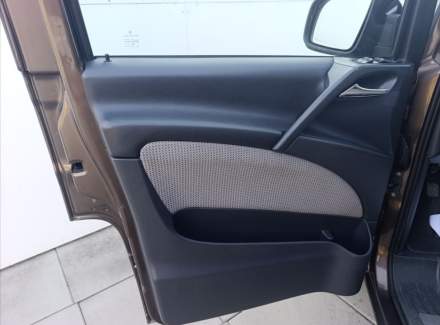 Mercedes-Benz - Viano