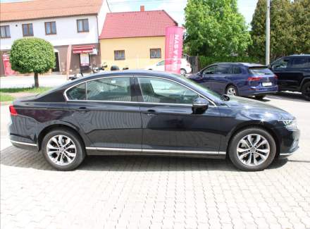 Volkswagen - Passat