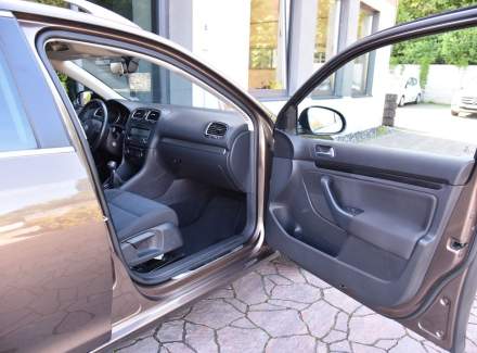 Volkswagen - Golf