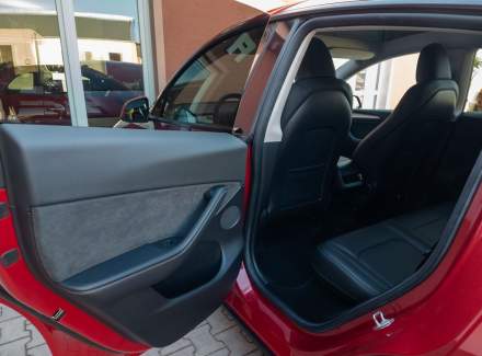 Tesla - Model Y