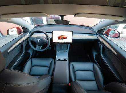 Tesla - Model Y