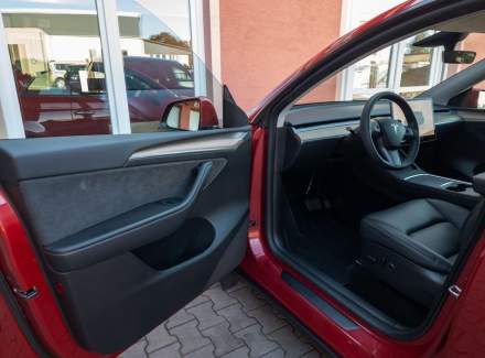 Tesla - Model Y
