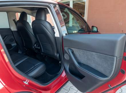 Tesla - Model Y