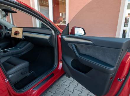 Tesla - Model Y