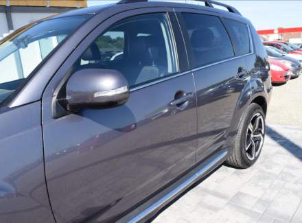 Mitsubishi - Outlander