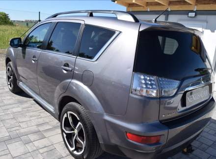 Mitsubishi - Outlander