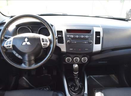 Mitsubishi - Outlander