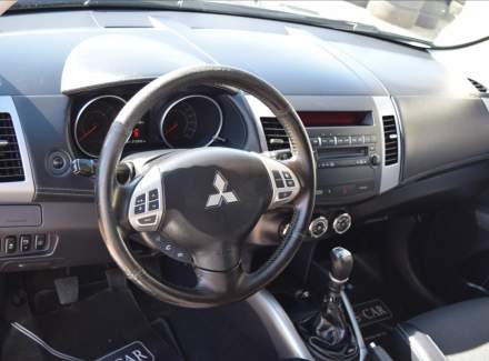 Mitsubishi - Outlander