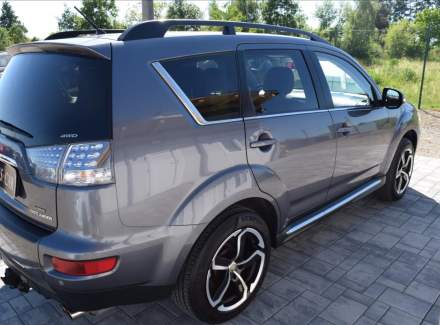 Mitsubishi - Outlander