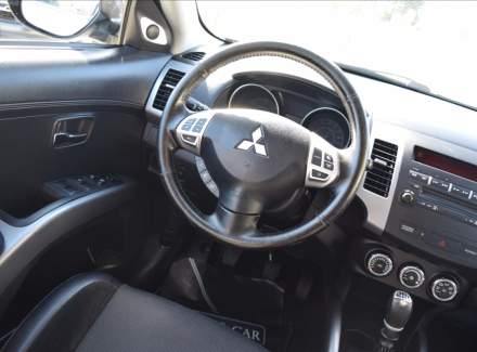 Mitsubishi - Outlander