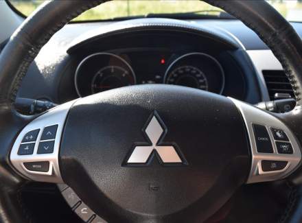 Mitsubishi - Outlander