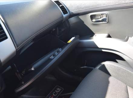 Mitsubishi - Outlander