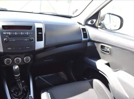 Mitsubishi - Outlander