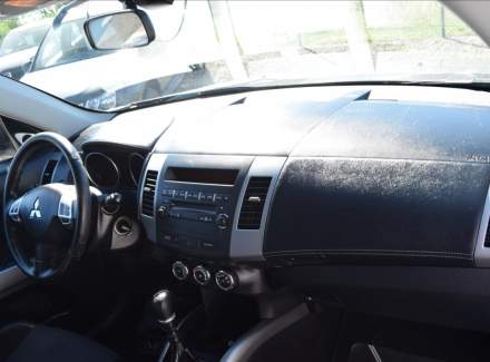 Mitsubishi - Outlander