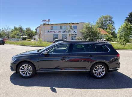 Volkswagen - Passat