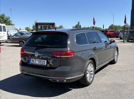 Volkswagen - Passat