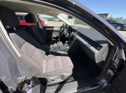 Volkswagen - Passat