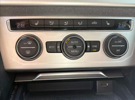 Volkswagen - Passat