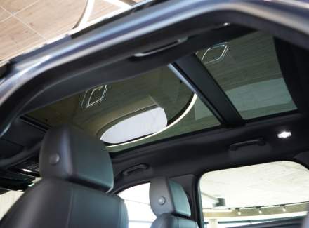 Land Rover - Range Rover Velar