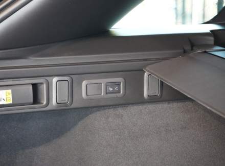Land Rover - Range Rover Velar